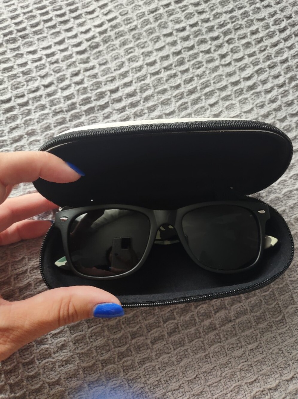 Bench Boys Camouflage Sunglasses with Case - Picture 6 of 6